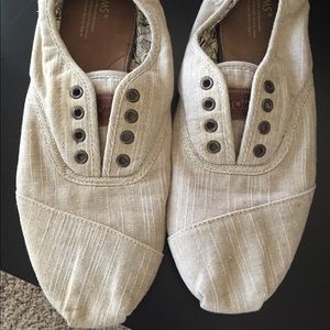 Cream TOMS
